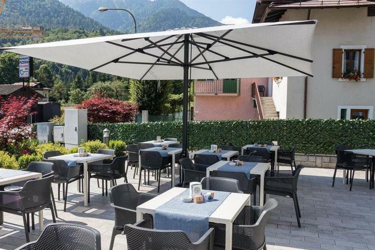 Hotel Milano Tione di Trento Exterior foto